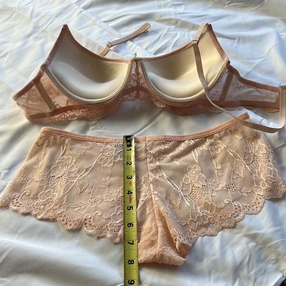 BRA & PANTIE Set 36C push-up pads/convertible straps/ lined pantie - Picture 3 of 9